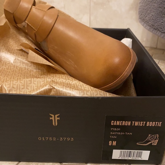 Frye “Cameron” Twist Booties - Picture 2 of 6
